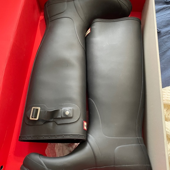Women’s Tall Hunter Boot in Black Matte - Picture 2 of 4